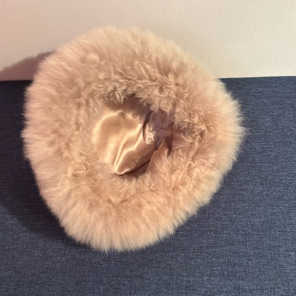 Alpaca and silk winter hat - Picture 5 of 5